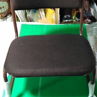 立ち上がりやすい小型椅子