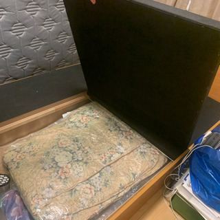 ダブルベッドの画像