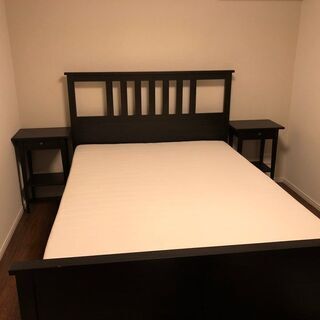 [★値下げ10月10日までに取りにこれる方限定]IKEA ダブルベッド★マットレス付き★サイドテーブル2個付き