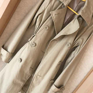 断捨離中レディーストレンチコート
