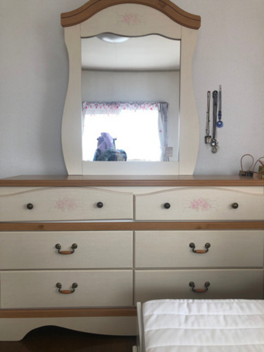 輸入家具　鏡付きのタンス