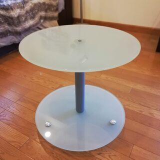 ガラステーブル