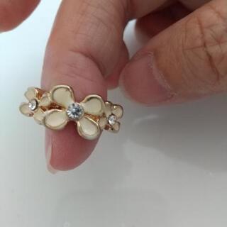 お花の指輪・ネックレスセットの画像