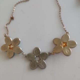 お花の指輪・ネックレスセットの画像