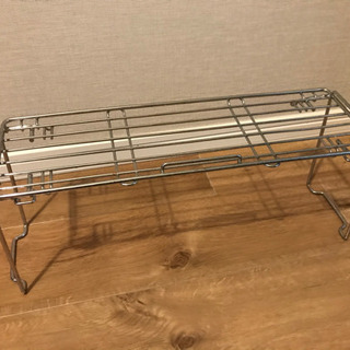戸棚の中に使える！収納台の画像