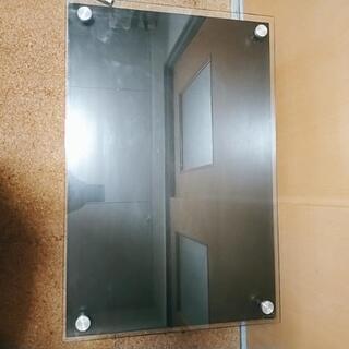 ガラスローテーブル