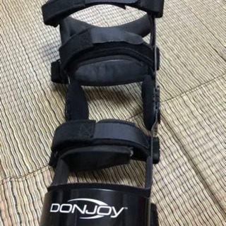 4TITUDE 左膝 の画像