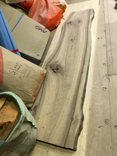 クスノキ　カウンターなどに　一枚板　耳付き