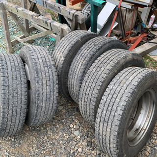 ２t用タイヤ ジャンク② タイヤだけです