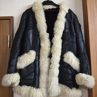 年末特別価格！　寒い季節に活躍ムートンハーフコート　直輸入物