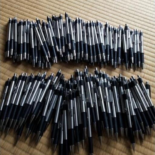 シャーペン、ボールペン各８８本