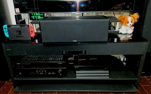ソニー製　サラウンド対応Ｖアンプ・スピーカー内蔵のテレビラックです