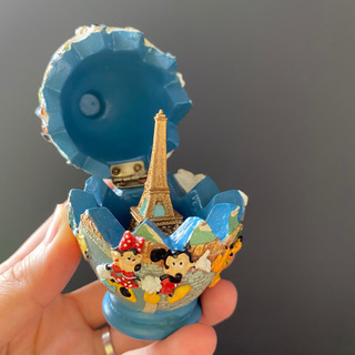ディズニーランドパリ限定　エッグ型置物の画像