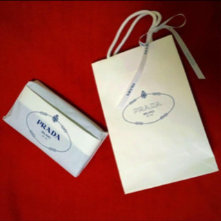 PRADA長財布の画像