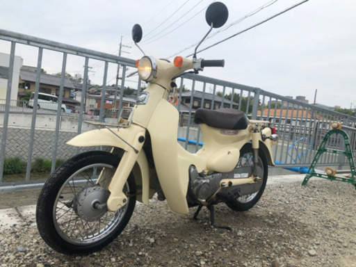 燃費の王様 リトル カブ -E 4速 セル付きです。レッグシールドまでベージュ稀少ですよ。