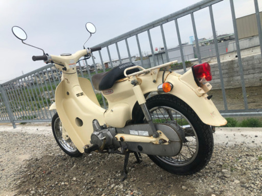 燃費の王様 リトル カブ -E 4速 セル付きです。レッグシールドまでベージュ稀少ですよ。