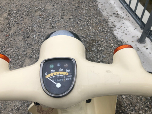 燃費の王様 リトル カブ -E 4速 セル付きです。レッグシールドまでベージュ稀少ですよ。