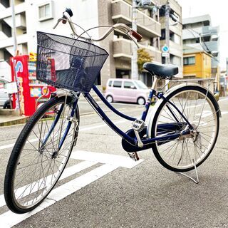 26インチ 自転車 ネイビー 鍵付き シティサイクル ママチャリ ★中古美品★ 本体 カゴ付き カギ付き 荷台付き 26インチ 自転車 (ブルー) 鍵付き シティサイクル ママチャリ ★中古美品★ 本体 カゴ付き カギ付き 荷台付き 防犯登録ガード もちアリ ♪( ´θ｀)　パンクなどはありません そのまま乗って帰れます (*ﾟ∀ﾟ*) ♪　通勤 / 通学 はもちろん お買い物用や普段のアシに！ 幅広いシーンで活躍するシンプル自転車 ٩( \'ω\' )و カスタムして楽しむもよし(°▽°)　