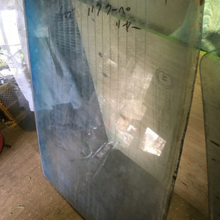 イスズ117量産丸目型リヤーガラス【中古希少品】