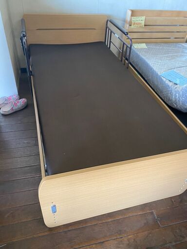 グランツ製の電動ベッドです！展示入れ替えで大放出！10万円で販売してるのを49800円で販売します！現品のみ！2モーターです！