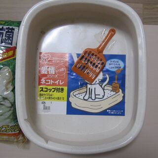 (　値下げしました。　)　未使用品　猫のトイレと砂のセットです。の画像