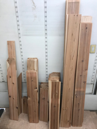 中古品　杉羽目板　約10平米分