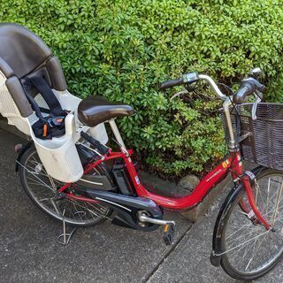 赤い電動アシスト自転車です。