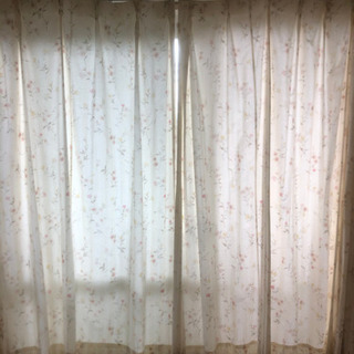 カーテン　ピンク柄