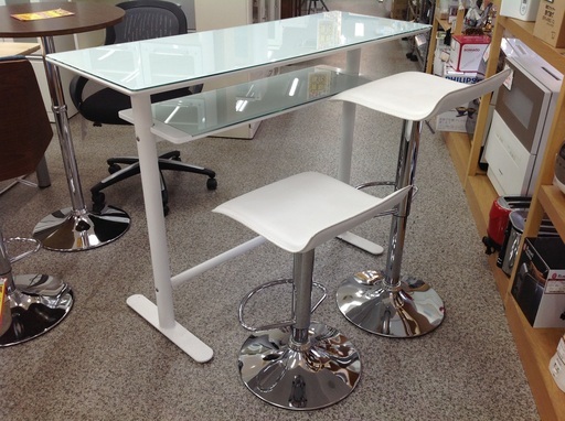 伸長式チェアとガラス天板のカウンターテーブル3点セット