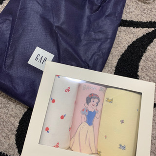 ディズニーコラボの白雪姫のロンパース3枚セット GAP