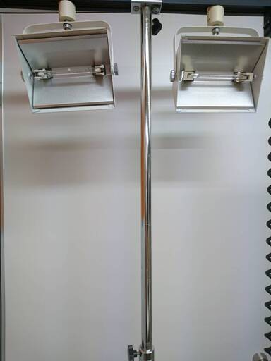 スタンド型投光機