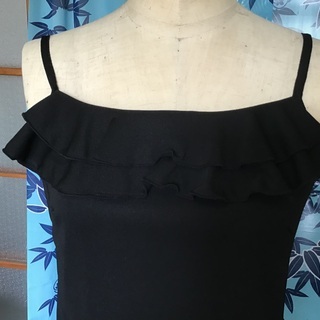 黒のロングワンピースの画像