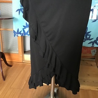 黒のロングワンピースの画像