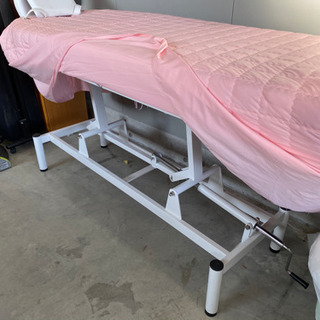最終値下【自宅で整体マッサージ♬】整体ベッド昇降付き☆の画像