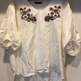 (お譲り先決定)刺繍が入っています