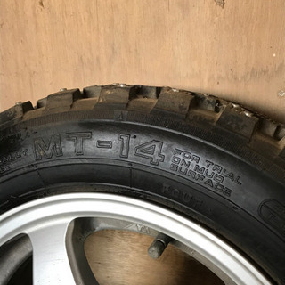 希少なスパイクタイヤの画像