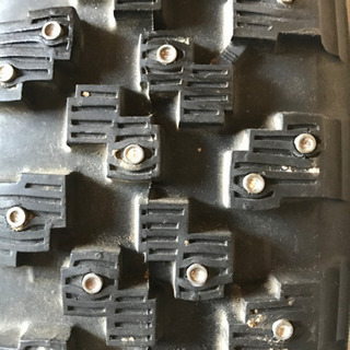 希少なスパイクタイヤの画像