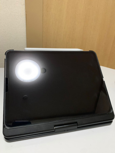 iPad Pro 第2世代 11インチ3眼カメラ keyboardケース タッチペン付き