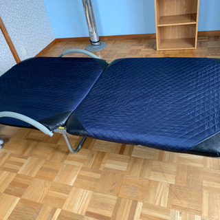 折りたたみベッドの画像