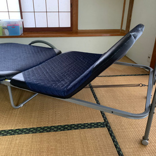 折りたたみベッドの画像