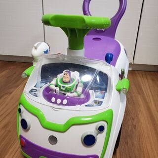 【バズの乗用玩具】 こども用車🎵バズの人形が左右に動く！音がなる...