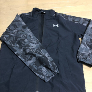 アンダーアーマー　150 ウインドブレーカー　Tシャツ