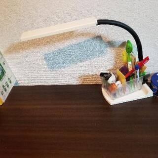 ニトリのシステムデスクの画像