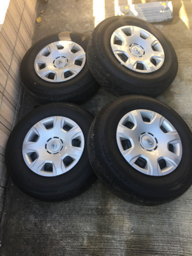 【お譲り先決まりました】ハイエース純正タイヤ4本セット