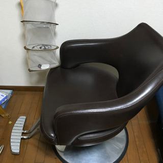※取り引き中　美容室のイス★定価4万の椅子の画像