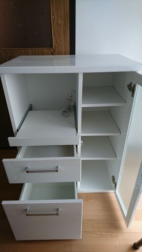 ★値下げ中★【食器棚】　美品　コンセント付