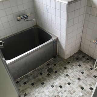 元地元名士の家６Ｋ　駐車場屋根付き３台+２台　40平米小屋（電気+水道あり）フリ敷地120平米 - 不動産