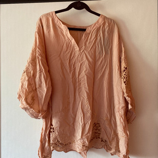 ナノ ユニバース ブラウス トップス シャツ 刺繍 Vネックの画像