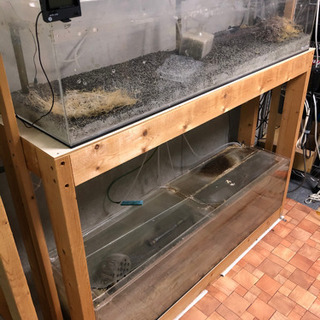 譲り先決定しました。120cmアクリル水槽２本セット台付きの画像