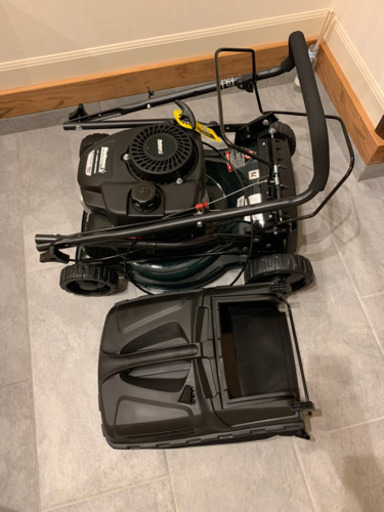 新品未使用の芝刈り機